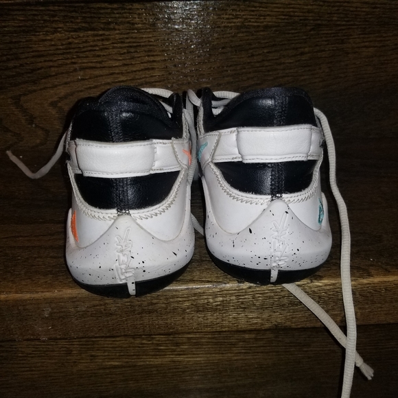 Children Nike shoes - Picture 2 of 10